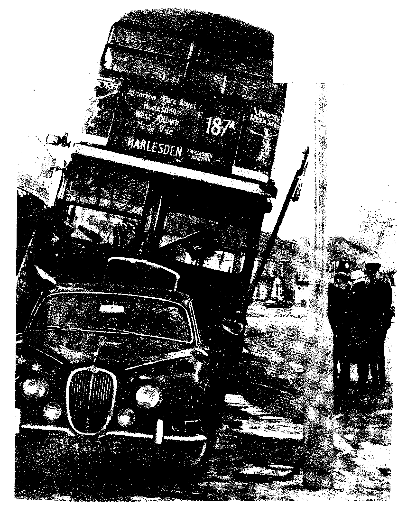 187 bus and Jaguar | Marylebone Mercury